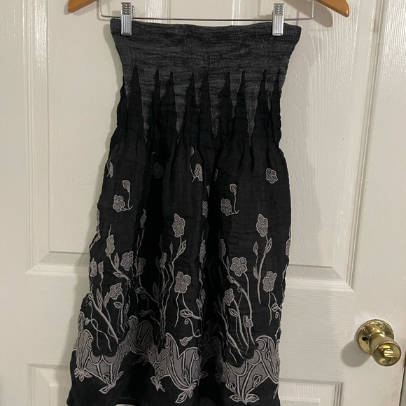 Elegant Black Floral Women's Skirt - Picture 3 of 4